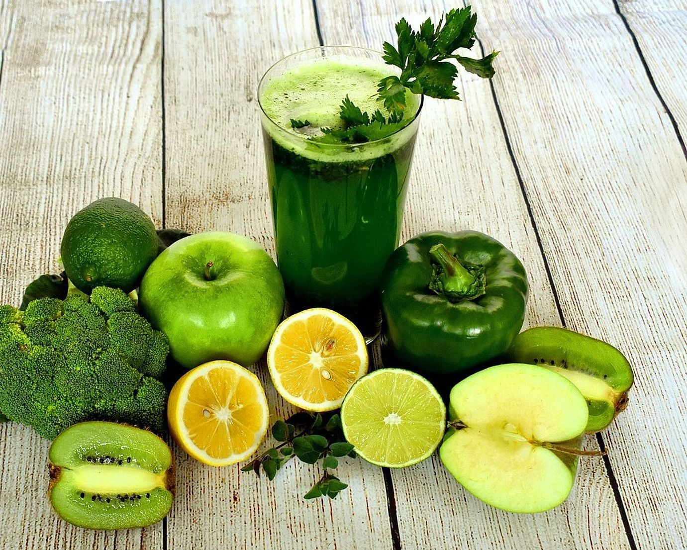 Smoothie ve meyve suyu barımız